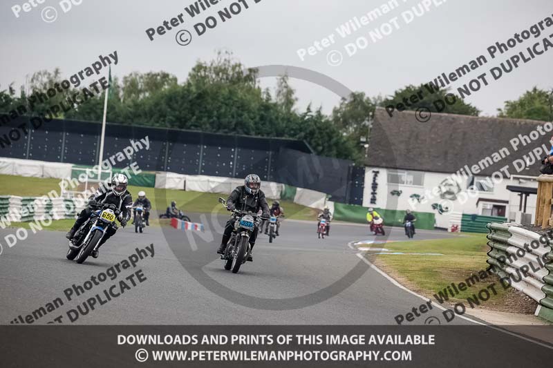 Vintage motorcycle club;eventdigitalimages;mallory park;mallory park trackday photographs;no limits trackdays;peter wileman photography;trackday digital images;trackday photos;vmcc festival 1000 bikes photographs